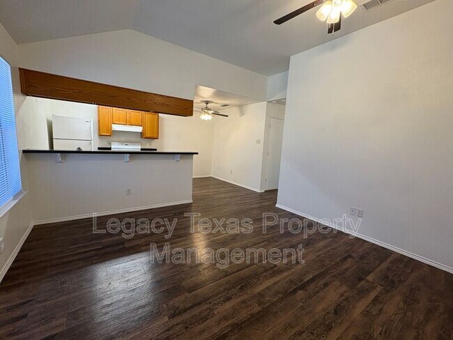 Building Photo - 641 Woodard Ave