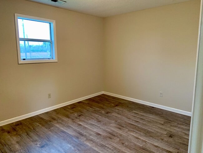 Building Photo - 16998 Carter Cir