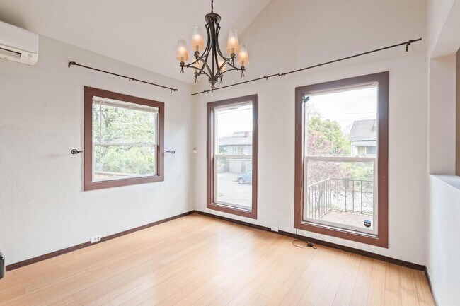 Building Photo - Unique, spacious 4-bdrm/3-bath Craftsman w/ lots of character. Bonus room, near Alberta District!