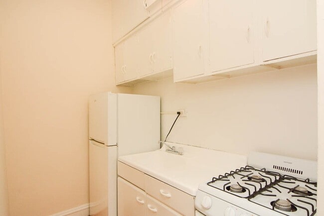 Building Photo - 4650 N Paulina St