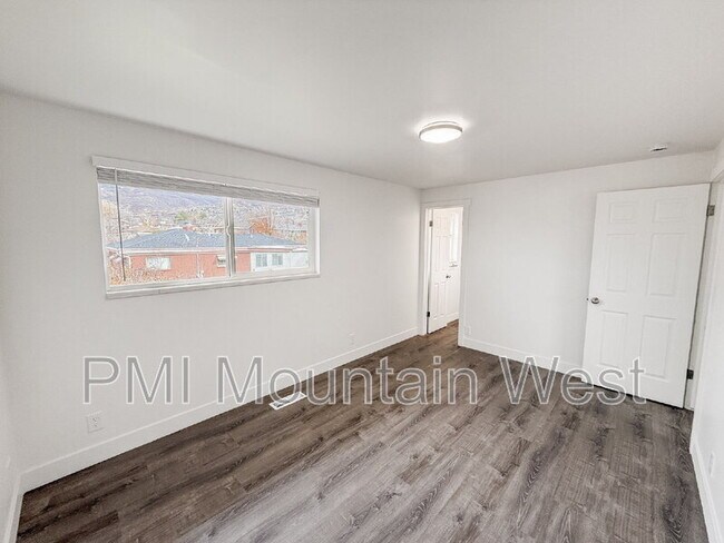 Building Photo - 1011 Claremont Dr