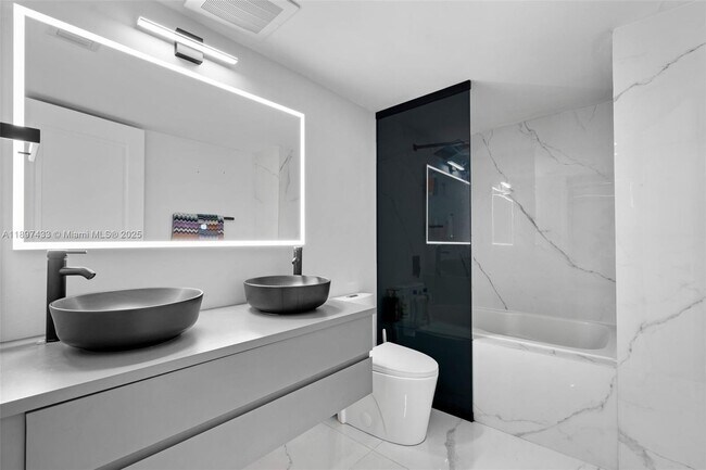 Building Photo - 480 NE 30th St