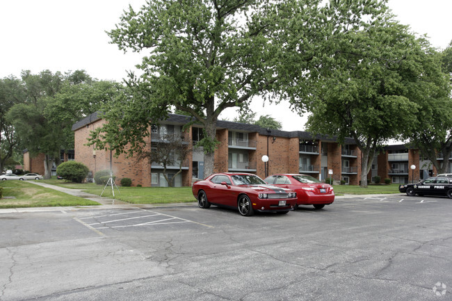 Building Photo - McLaughlin Apartments