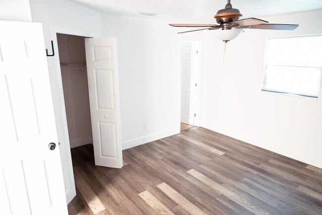 Building Photo - 6671 Fiesta Way