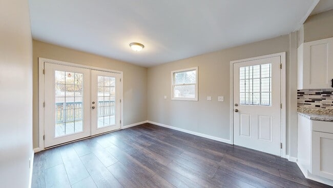 Building Photo - Jefferson Area - 3 Bedroom Single Family Home (between Lorain and Triskett)