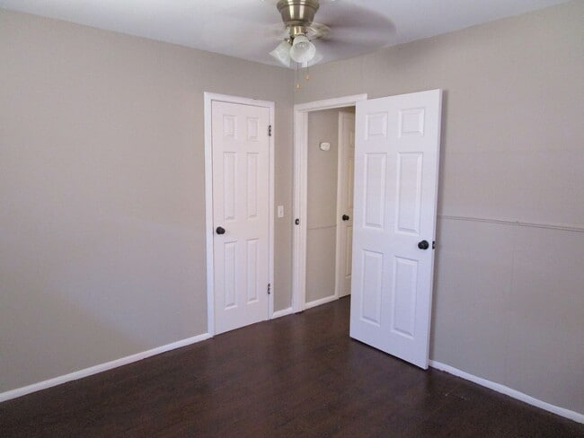 Building Photo - Duplex Across from SWOSU