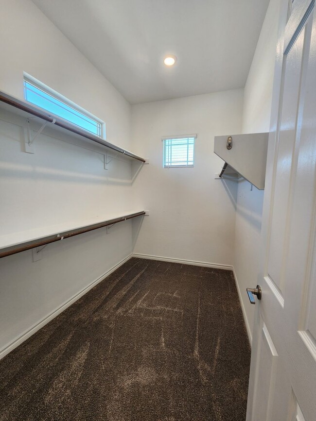 Building Photo - Guard-Gated Cadence 55+ Community | 2 Bed | Single Story Home