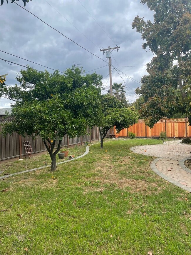 Building Photo - SAN JOSE - Well Maintained 3/2 In A Quiet ...