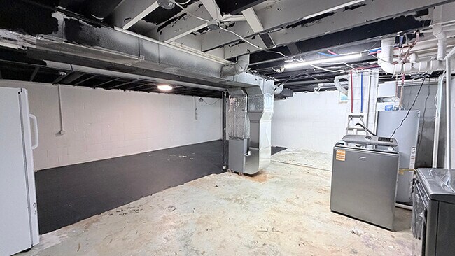 Building Photo - 2088 Skylark Ln