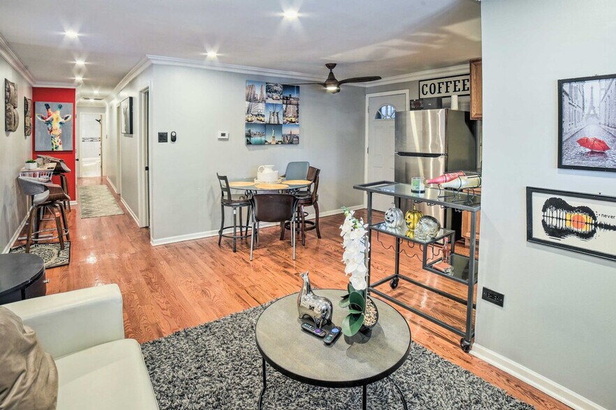 Building Photo - 701 S Central Park Ave