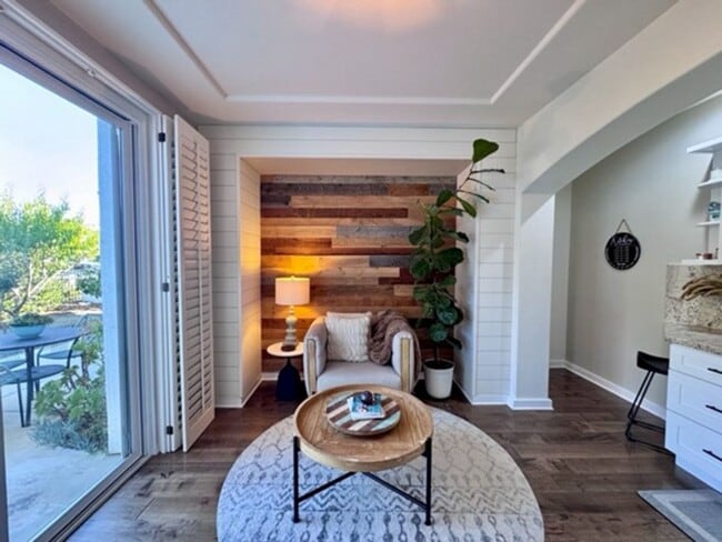 Building Photo - For Lease – Fully Renovated & Furnished Ne...