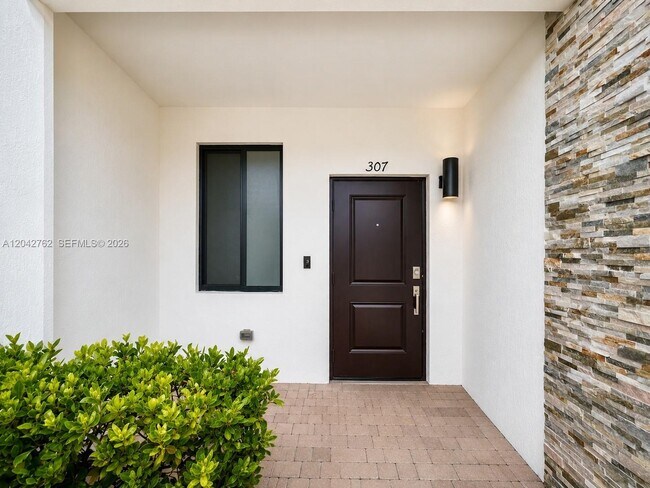 Building Photo - 307 NE 208th Terrace