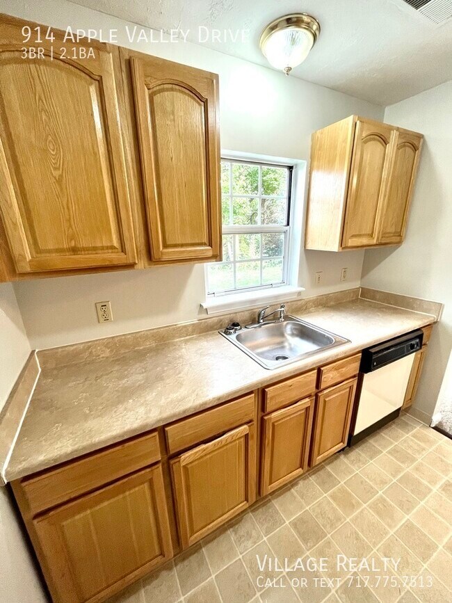 Building Photo - 914 Apple Valley Dr