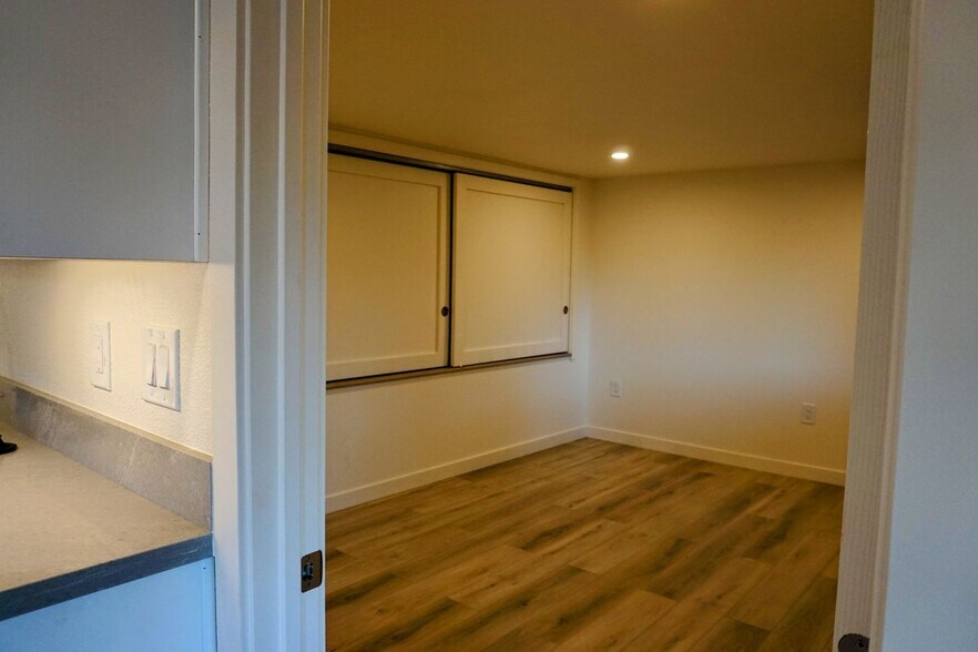 Building Photo - 604 Los Olivos Rd