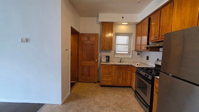 Building Photo - 139 Poplar St