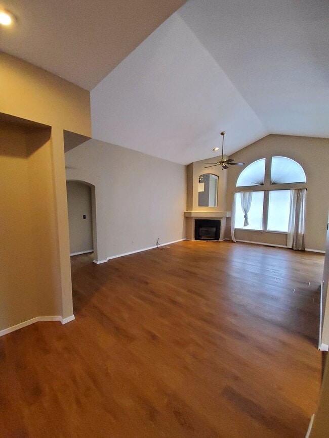 Building Photo - Great Home In Charbonneau