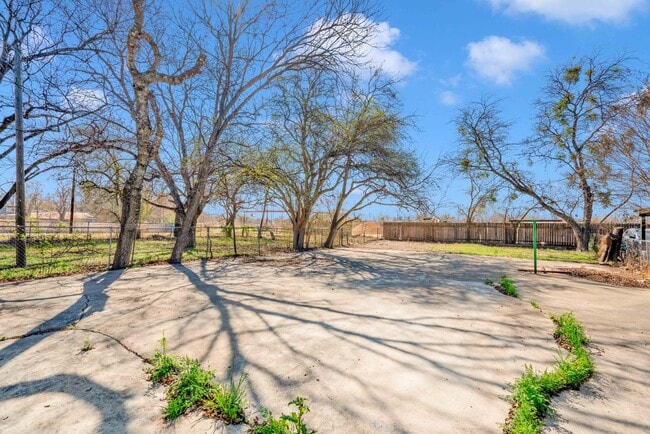 Building Photo - Cozy 3 Bed 2 Bath- Newly Renovated Home in Downtown San Antonio!