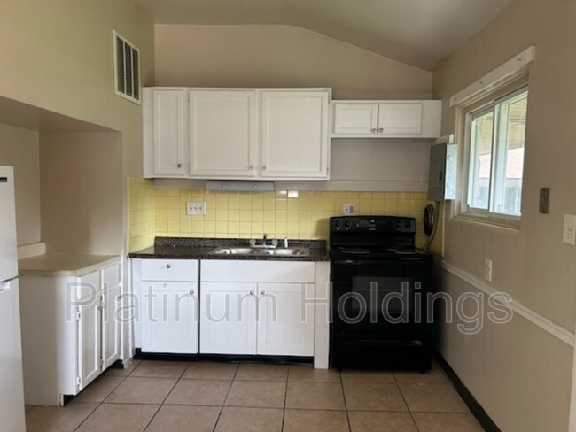 Building Photo - 1059 Neville Ave