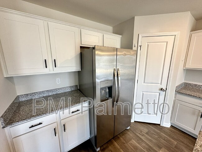 Building Photo - 335 Chetsley Dr