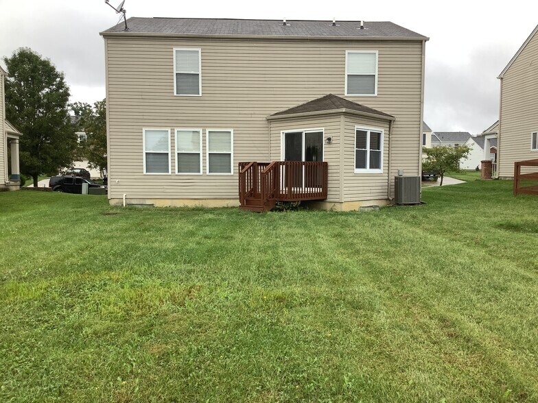 Building Photo - 10236 Meadow Glen Dr