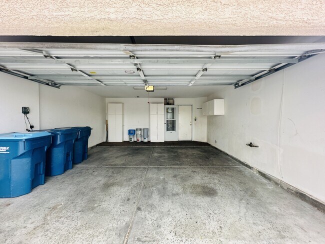 Building Photo - 10911 Vallerosa St