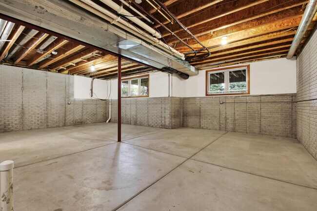 Building Photo - 407 Century Oak Dr