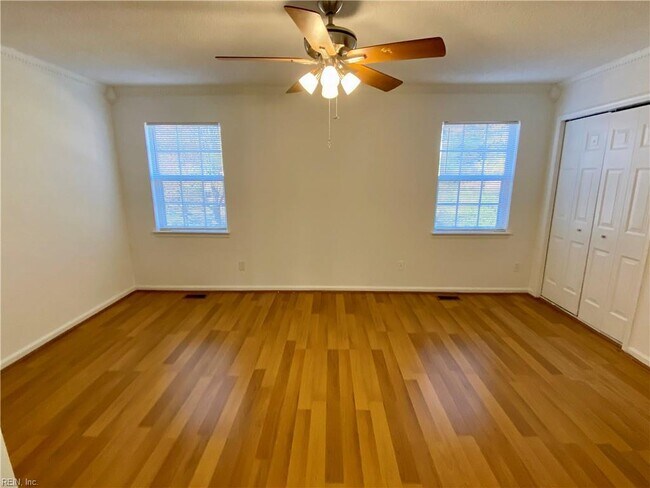 Building Photo - 4740 Greenlaw Dr