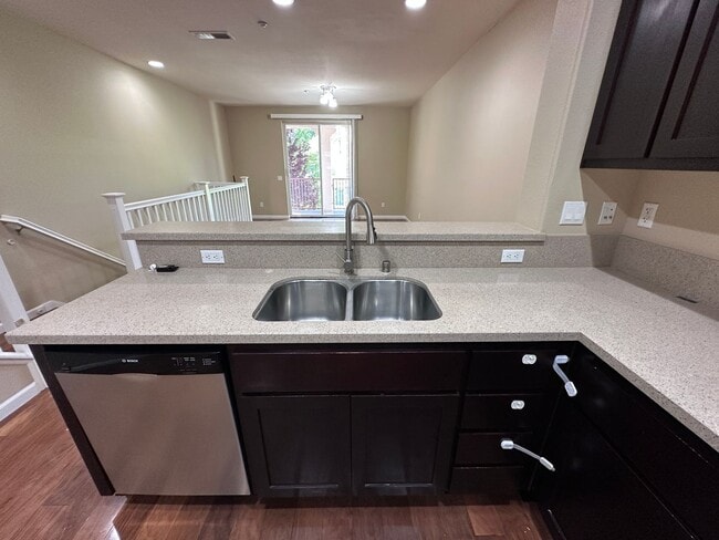 Building Photo - 3/3 Tri Level Berryessa Beauty is ready for YOU!