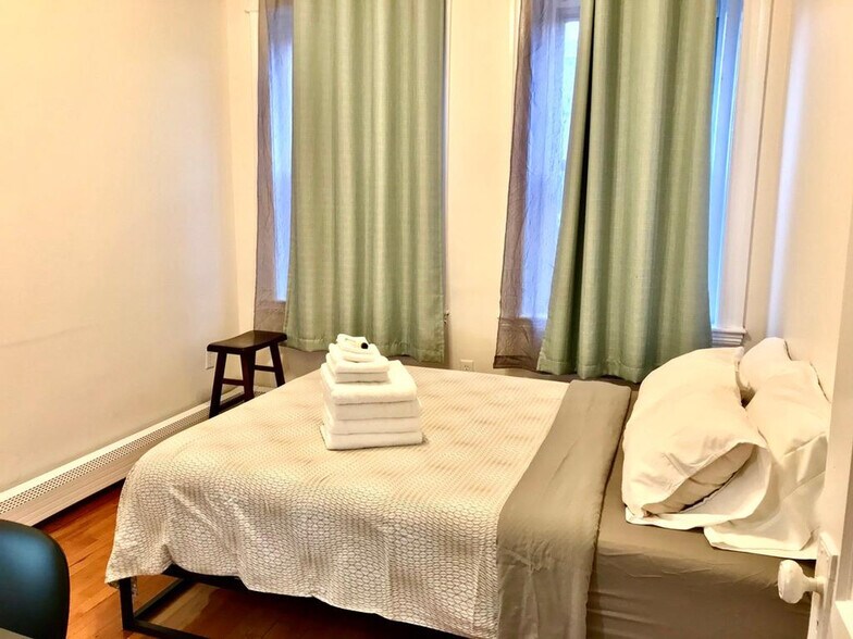 Building Photo - 109 Strathmore Rd