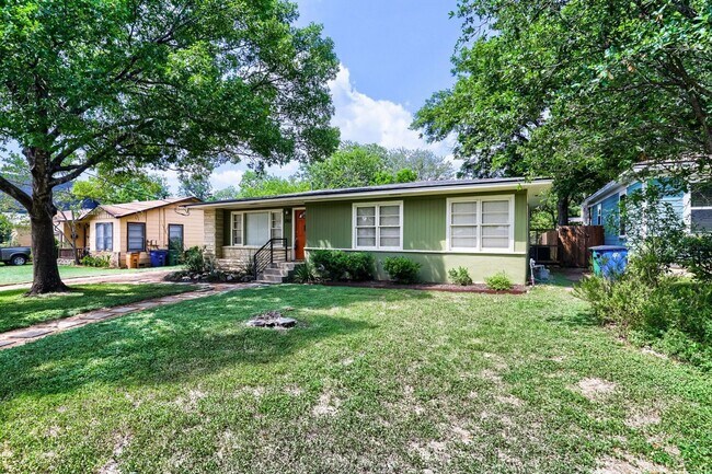 Building Photo - 1402 Cullen Ave
