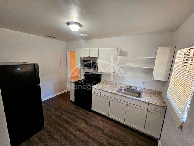 Building Photo - 1010 Edgewood Ave W