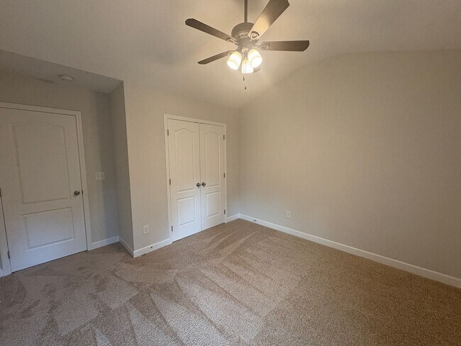 Building Photo - Gorgeous 4 Bed, 2.5 Bath Home in Fayetteville