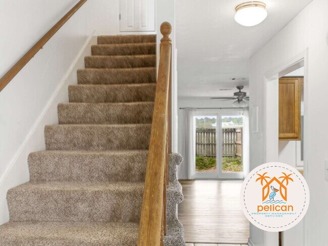 Building Photo - Bright townhome in the heart of Pensacola