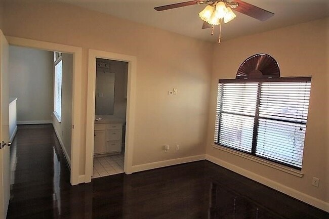 Building Photo - 9810 Marlink