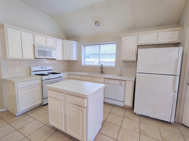 Building Photo - 818 Presley Way