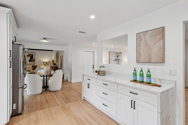 Building Photo - Updated Woodland Estates Home