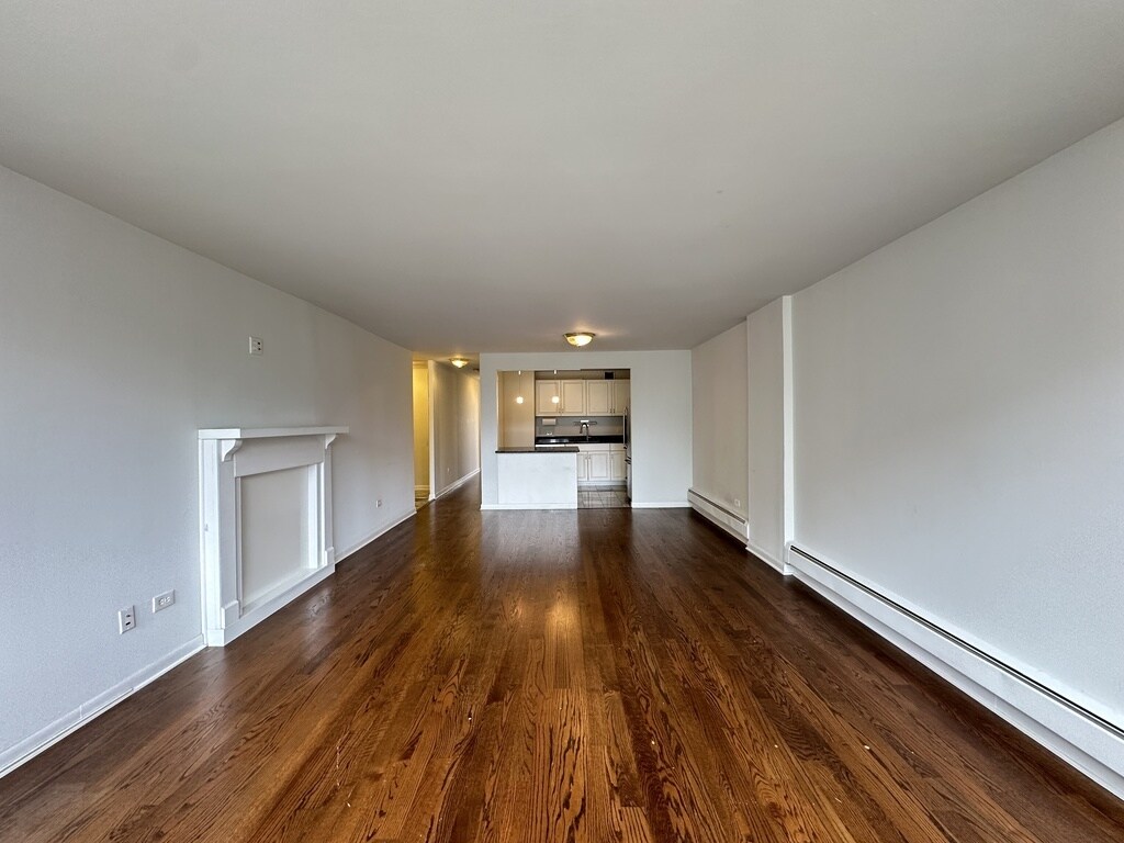 Building Photo - 1349 N Dearborn St