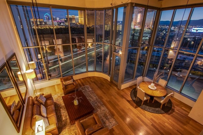 Building Photo - Absolutely stunning high rise loft at Metr...