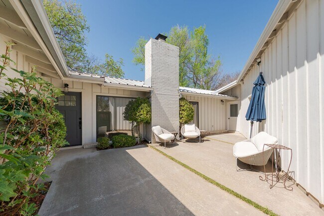 Building Photo - Beautiful Home in Nichols Hills + 3 bedrooms