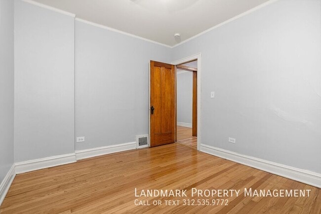 Building Photo - 4144 N Mozart-Unit 1W