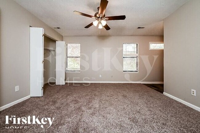Building Photo - 765 Fieldstone Dr