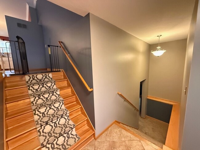 Building Photo - 331 Brookestone Dr SE