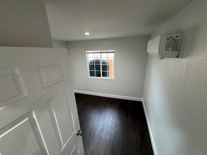 Building Photo - 900 Stern Ln