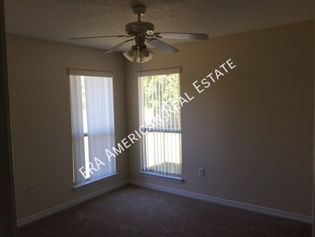 Building Photo - 7474 Manatee St