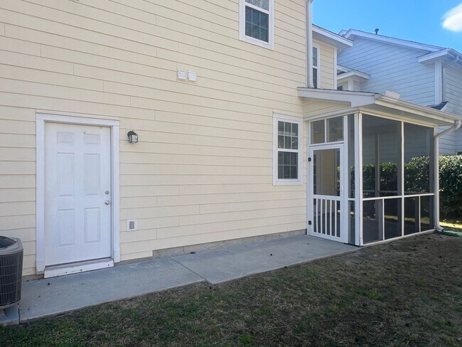 Building Photo - ** 1 Month Free Rent** Beautiful 3 Bedroom/ 2.5 Bath Unfurnished Townhouse in Wellstone!