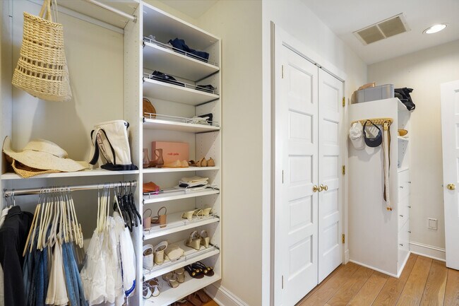 Building Photo - 556 Riversville Rd