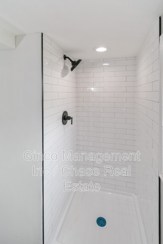 Building Photo - 242 S Harper Ave