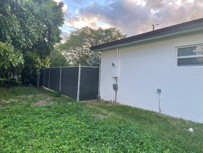 Building Photo - 2360 NW 14th St