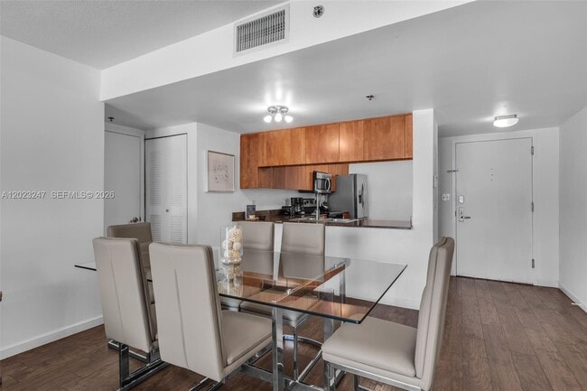Building Photo - 1200 Brickell Bay Dr