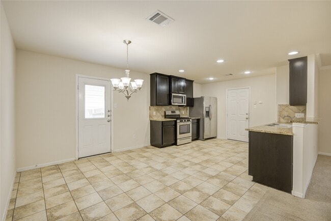 Building Photo - 2111 Denridge Dr